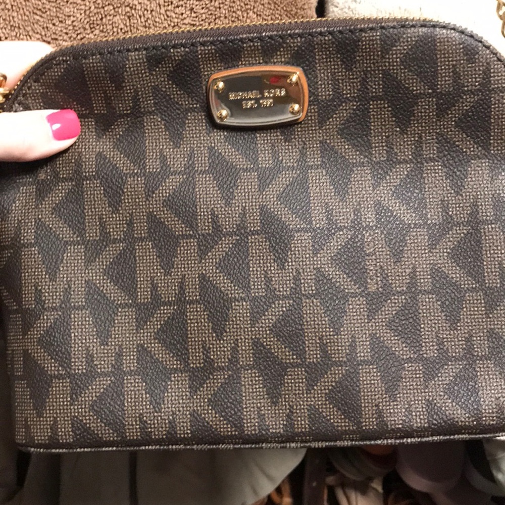 Michael Kors Cindy Large Crossbody. ❤️